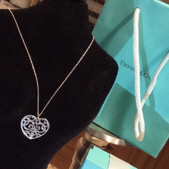 TIFFANY Sterling Silver HEART NECKLACE. Like New - Picture 4 of 4